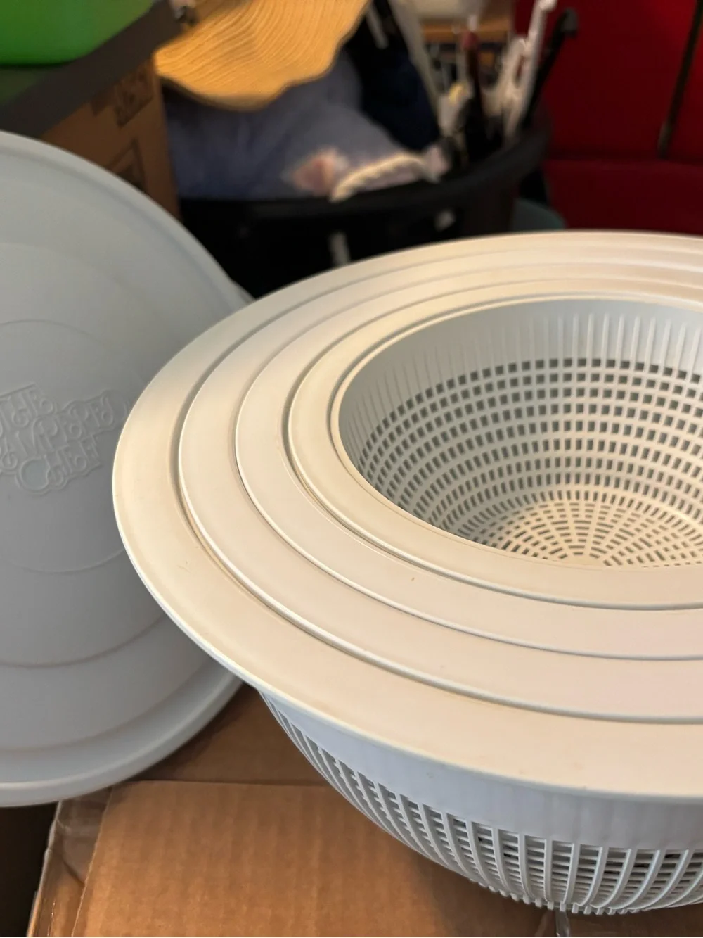 The Pampered Chef White Plastic Nesting Bowls/Colanders with Lid - Embossed Logo